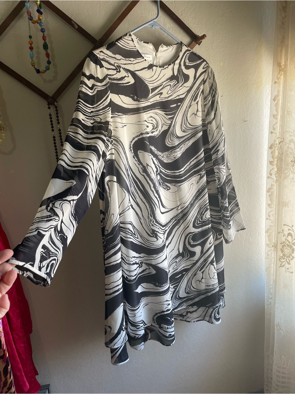 Saks Fifth Avenue 100% Silk Black and service marble print dress l